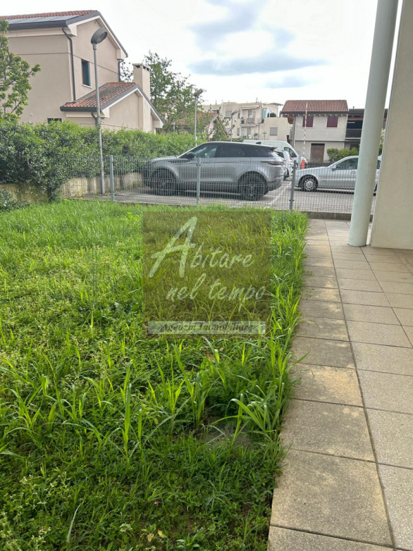 CITTADELLA (PD)

Proponiamo in vendita un negozio/laboratorio di circa 70mq sito in zona residenz...