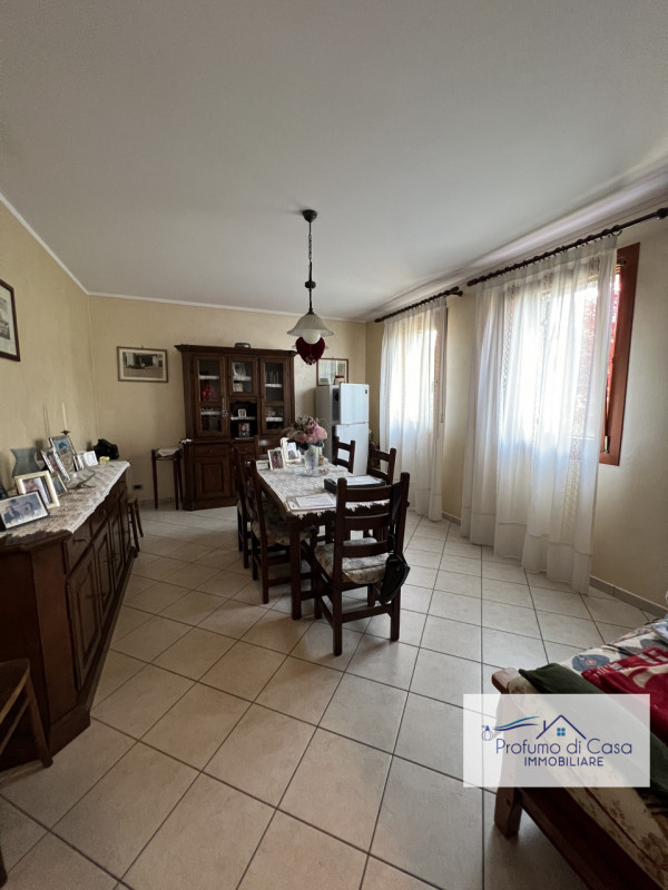 Vigonza: proponiamo in splendida bifamiliare con giardino, grande e spaziosa camera matrimoniale ...