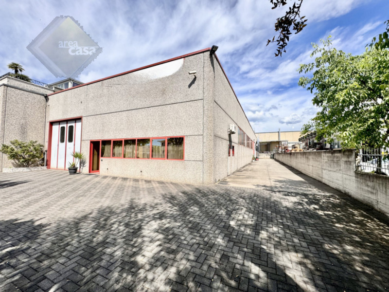 Capannone artigianale in contesto di tre unità produttive. Esteticamente gradevole (ottimo pregio...