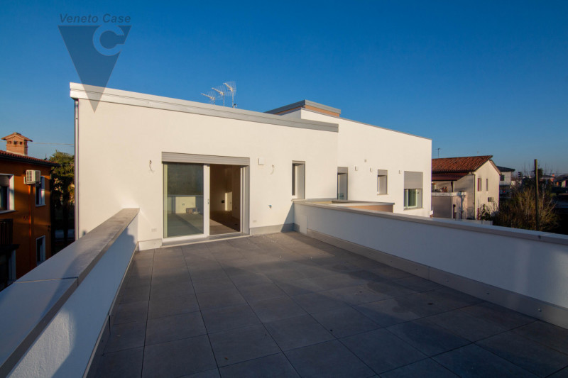 Poco distante dal centro di Piove di Sacco ma in posizione strategica per i principali servizi, p...