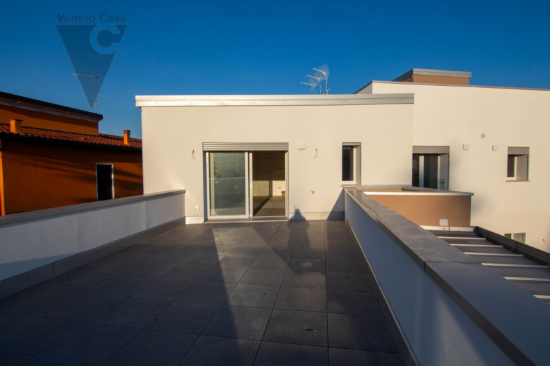 Poco distante dal centro di Piove di Sacco ma in posizione strategica per i principali servizi, p...