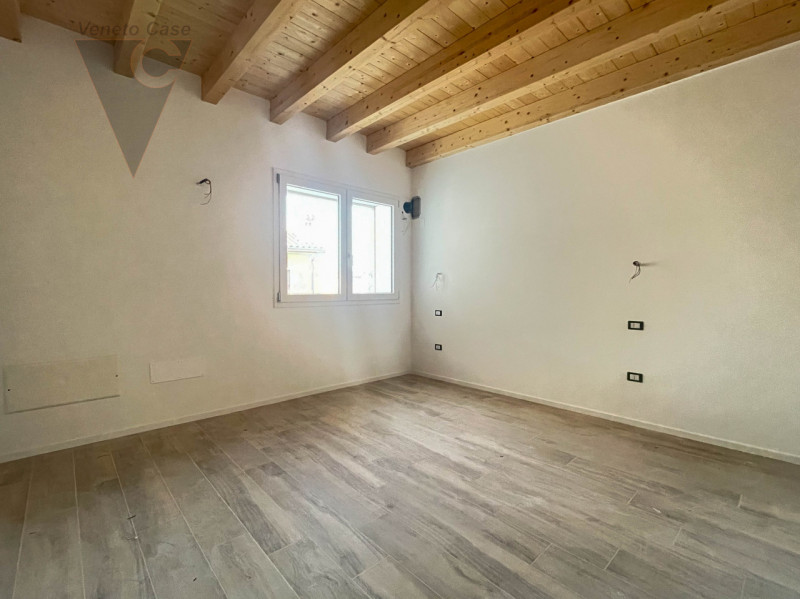 Poco distante dal centro di Piove di Sacco ma in posizione strategica per i principali servizi, p...