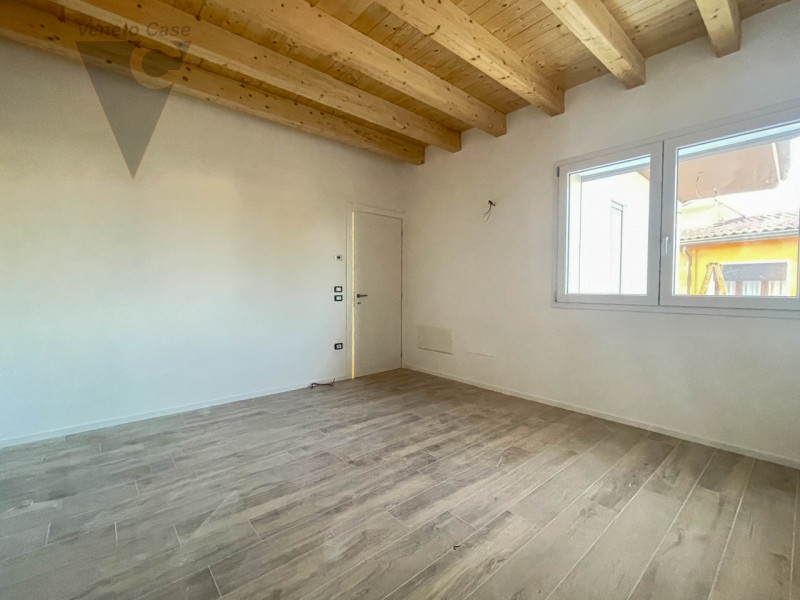 Poco distante dal centro di Piove di Sacco ma in posizione strategica per i principali servizi, p...