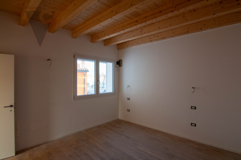 Poco distante dal centro di Piove di Sacco ma in posizione strategica per i principali servizi, p...