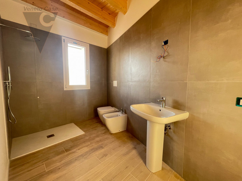 Poco distante dal centro di Piove di Sacco ma in posizione strategica per i principali servizi, p...