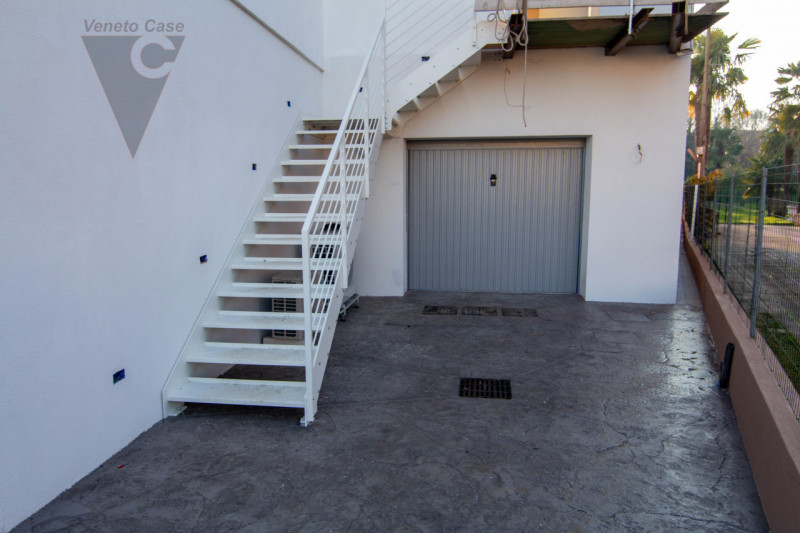 Poco distante dal centro di Piove di Sacco ma in posizione strategica per i principali servizi, p...