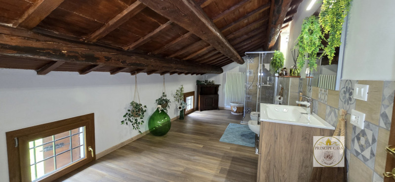 Rif. S383 - Proponiamo in vendita rustico singolo parzialmente ristrutturato in posizione apparta...