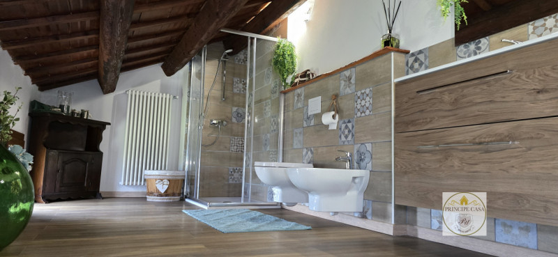 Rif. S383 - Proponiamo in vendita rustico singolo parzialmente ristrutturato in posizione apparta...