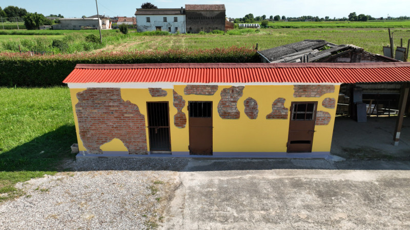 Rif. S383 - Proponiamo in vendita rustico singolo parzialmente ristrutturato in posizione apparta...