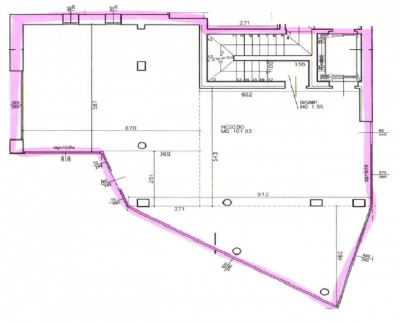 A Visnadello di Spresiano (TV), lingo strada di forte passaggio, proponiamo in affitto negozio di...
