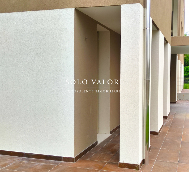 Rif. A760 (per info 338 9387816 Matteo)

Appartamento al piano secondo con terrazzo  e tre camere...