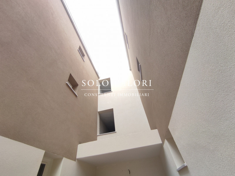 Rif. A760 (per info 338 9387816 Matteo)

Appartamento al piano secondo con terrazzo  e tre camere...