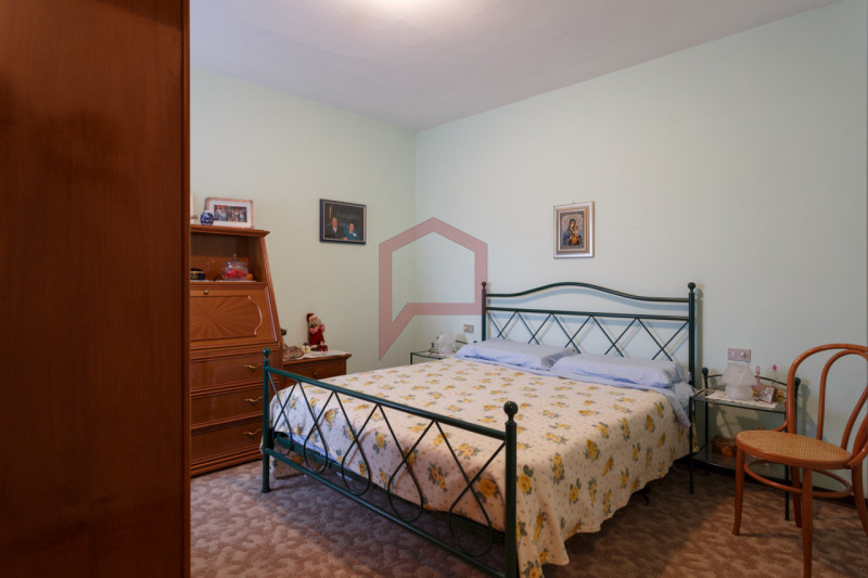 Enego: a due passi dal centro del paese, in tranquillo contesto residenziale di 9 unità, proponia...