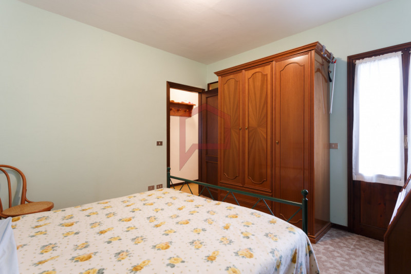 Enego: a due passi dal centro del paese, in tranquillo contesto residenziale di 9 unità, proponia...