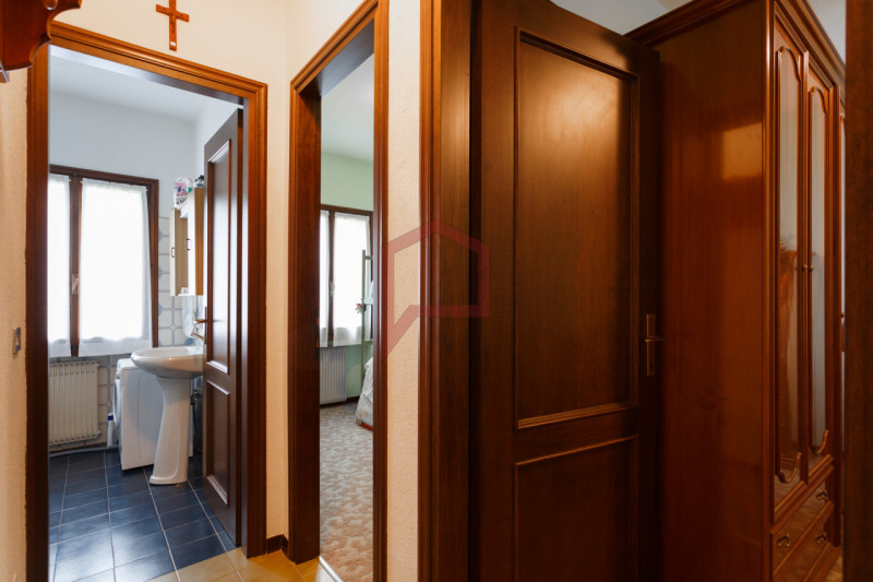 Enego: a due passi dal centro del paese, in tranquillo contesto residenziale di 9 unità, proponia...