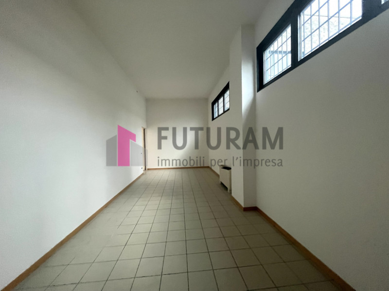 Rif: 520MIC - LIMENA - Per info 3473209826 - Zona industriale di Limena. In un complesso su due l...