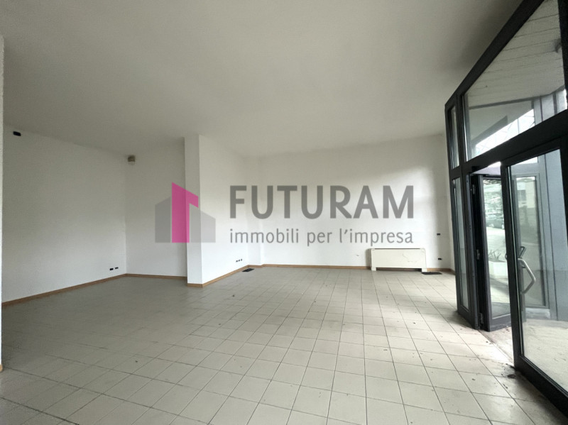 Rif: 520MIC - LIMENA - Per info 3473209826 - Zona industriale di Limena. In un complesso su due l...