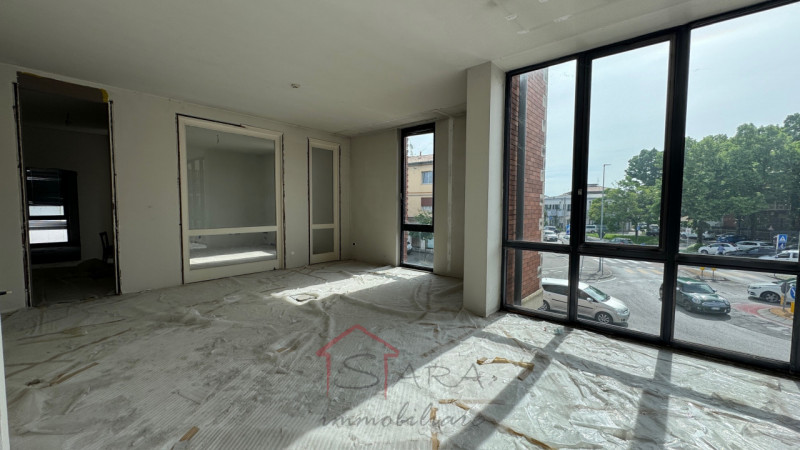 Imponente Palazzo Padova Ovest - Opportunità Commerciale/Residenziale - https://images.gestionaleimmobiliare.it/foto/annunci/240425/3680907/800x800/018__img_6743_wmk_0.jpg 