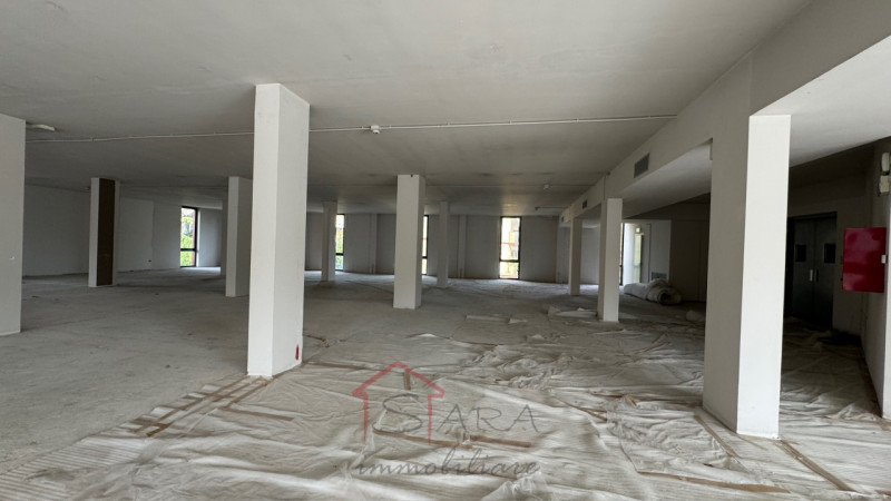 Imponente Palazzo Padova Ovest - Opportunità Commerciale/Residenziale - https://images.gestionaleimmobiliare.it/foto/annunci/240425/3680907/800x800/021__img_6746_wmk_0.jpg 