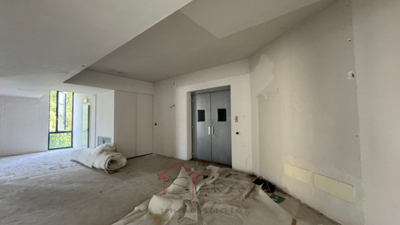 Imponente Palazzo Padova Ovest - Opportunità Commerciale/Residenziale - https://images.gestionaleimmobiliare.it/foto/annunci/240425/3680907/800x800/022__img_6747_wmk_0.jpg 