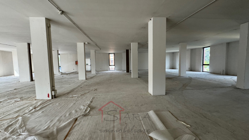 Imponente Palazzo Padova Ovest - Opportunità Commerciale/Residenziale - https://images.gestionaleimmobiliare.it/foto/annunci/240425/3680907/800x800/023__img_6748_wmk_0.jpg 