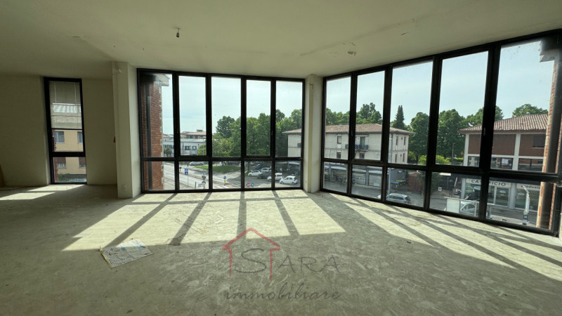 Imponente Palazzo Padova Ovest - Opportunità Commerciale/Residenziale - https://images.gestionaleimmobiliare.it/foto/annunci/240425/3680907/800x800/026__img_6751_wmk_0.jpg 