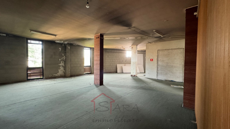 Imponente Palazzo Padova Ovest - Opportunità Commerciale/Residenziale - https://images.gestionaleimmobiliare.it/foto/annunci/240425/3680907/800x800/027__img_6752_wmk_0.jpg 