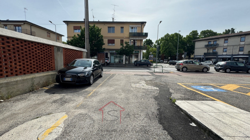 Imponente Palazzo Padova Ovest - Opportunità Commerciale/Residenziale - https://images.gestionaleimmobiliare.it/foto/annunci/240425/3680907/800x800/032__img_6758_wmk_0.jpg 
