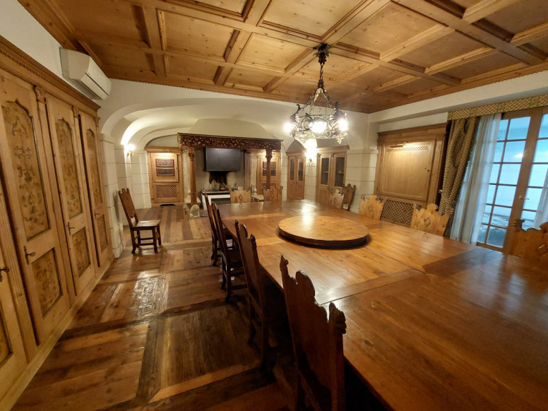 Splendida porzione di casale di 400 mq in vendita a Vicenza, nella zona di Bertesina. L'immobile ...