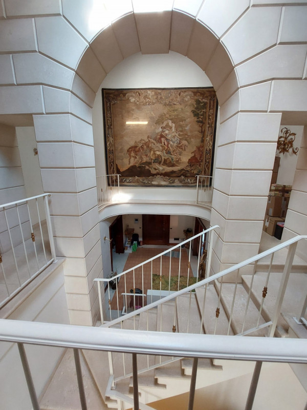 Splendida porzione di casale di 400 mq in vendita a Vicenza, nella zona di Bertesina. L'immobile ...