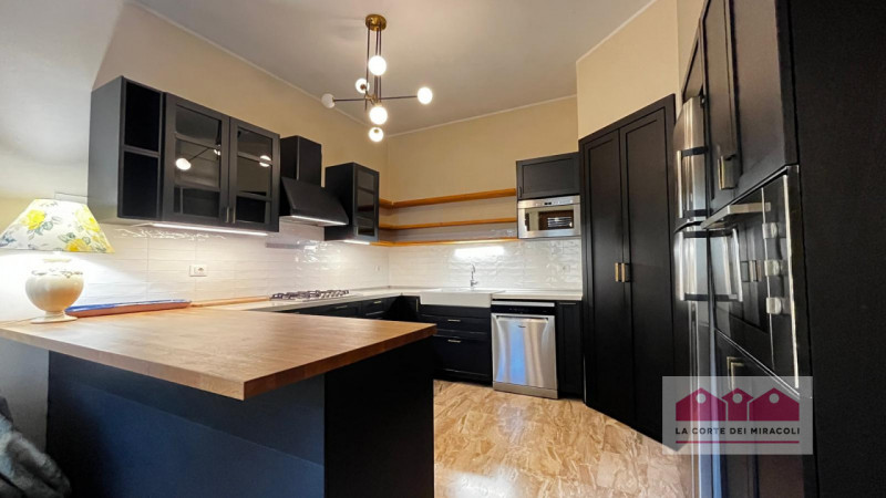 CENTRO STORICO: LUMINOSO TRICAMERE IN CENTRO STORICO CON TERRAZZE E GARAGE. RIF. 2023X RICHIESTA ...