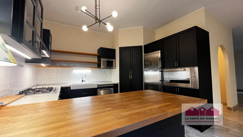 CENTRO STORICO: LUMINOSO TRICAMERE IN CENTRO STORICO CON TERRAZZE E GARAGE. RIF. 2023X RICHIESTA ...