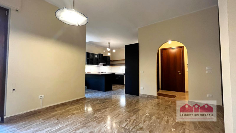 CENTRO STORICO: LUMINOSO TRICAMERE IN CENTRO STORICO CON TERRAZZE E GARAGE. RIF. 2023X RICHIESTA ...