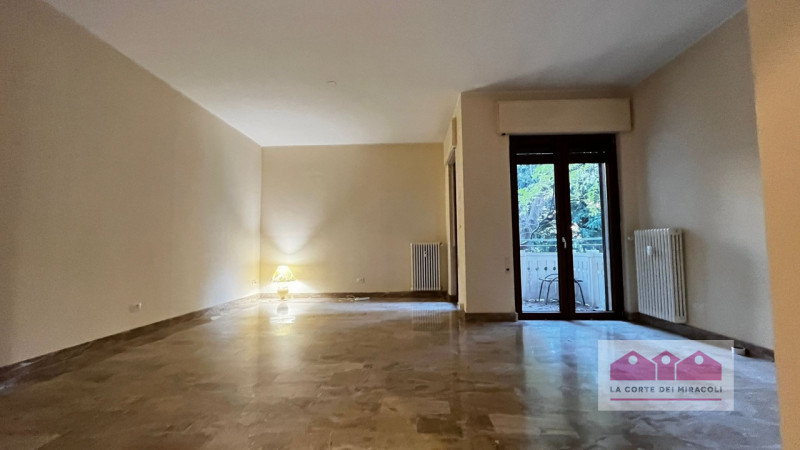 CENTRO STORICO: LUMINOSO TRICAMERE IN CENTRO STORICO CON TERRAZZE E GARAGE. RIF. 2023X RICHIESTA ...