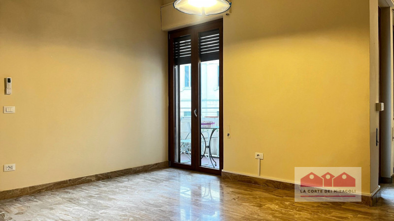 CENTRO STORICO: LUMINOSO TRICAMERE IN CENTRO STORICO CON TERRAZZE E GARAGE. RIF. 2023X RICHIESTA ...