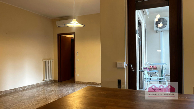 CENTRO STORICO: LUMINOSO TRICAMERE IN CENTRO STORICO CON TERRAZZE E GARAGE. RIF. 2023X RICHIESTA ...