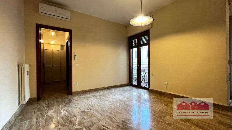 CENTRO STORICO: LUMINOSO TRICAMERE IN CENTRO STORICO CON TERRAZZE E GARAGE. RIF. 2023X RICHIESTA ...