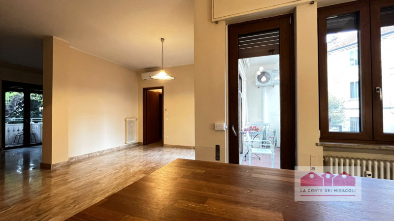 CENTRO STORICO: LUMINOSO TRICAMERE IN CENTRO STORICO CON TERRAZZE E GARAGE. RIF. 2023X RICHIESTA ...