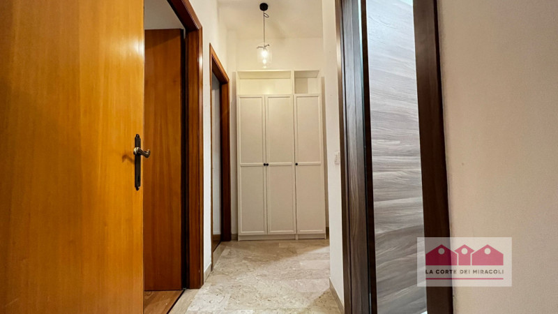 CENTRO STORICO: LUMINOSO TRICAMERE IN CENTRO STORICO CON TERRAZZE E GARAGE. RIF. 2023X RICHIESTA ...