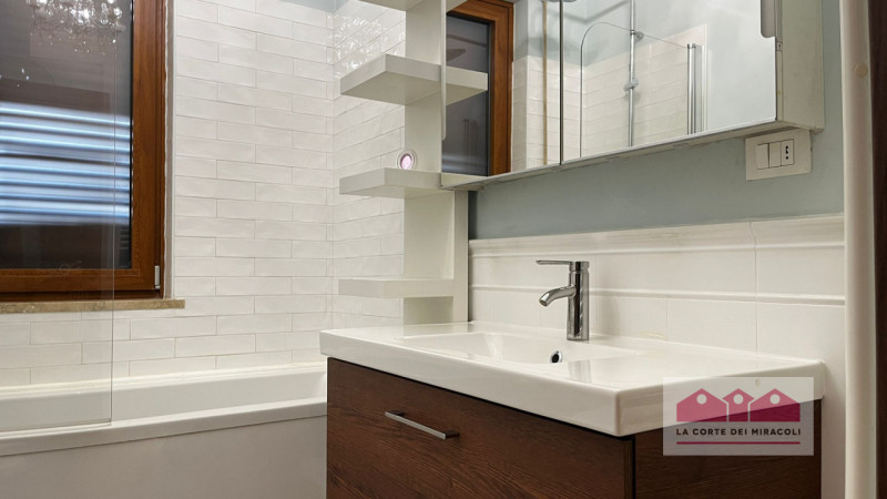 CENTRO STORICO: LUMINOSO TRICAMERE IN CENTRO STORICO CON TERRAZZE E GARAGE. RIF. 2023X RICHIESTA ...