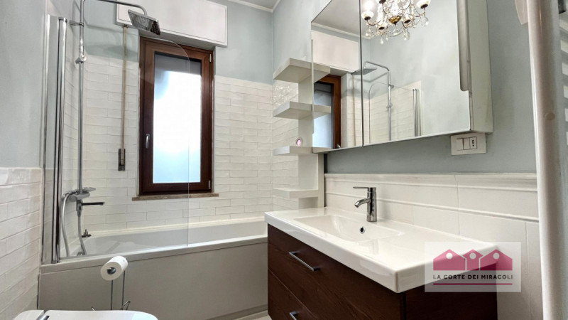 CENTRO STORICO: LUMINOSO TRICAMERE IN CENTRO STORICO CON TERRAZZE E GARAGE. RIF. 2023X RICHIESTA ...