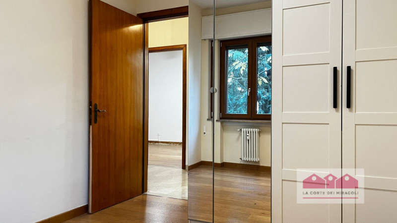 CENTRO STORICO: LUMINOSO TRICAMERE IN CENTRO STORICO CON TERRAZZE E GARAGE. RIF. 2023X RICHIESTA ...