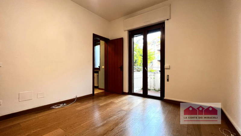 CENTRO STORICO: LUMINOSO TRICAMERE IN CENTRO STORICO CON TERRAZZE E GARAGE. RIF. 2023X RICHIESTA ...