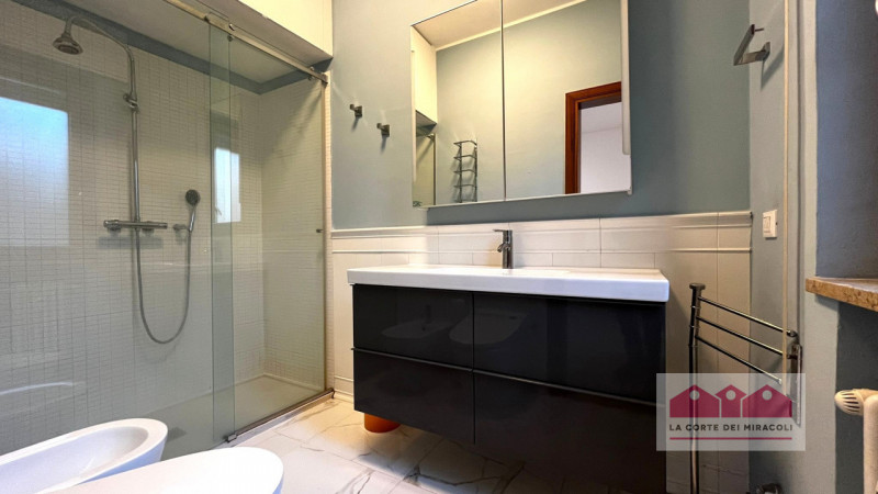 CENTRO STORICO: LUMINOSO TRICAMERE IN CENTRO STORICO CON TERRAZZE E GARAGE. RIF. 2023X RICHIESTA ...