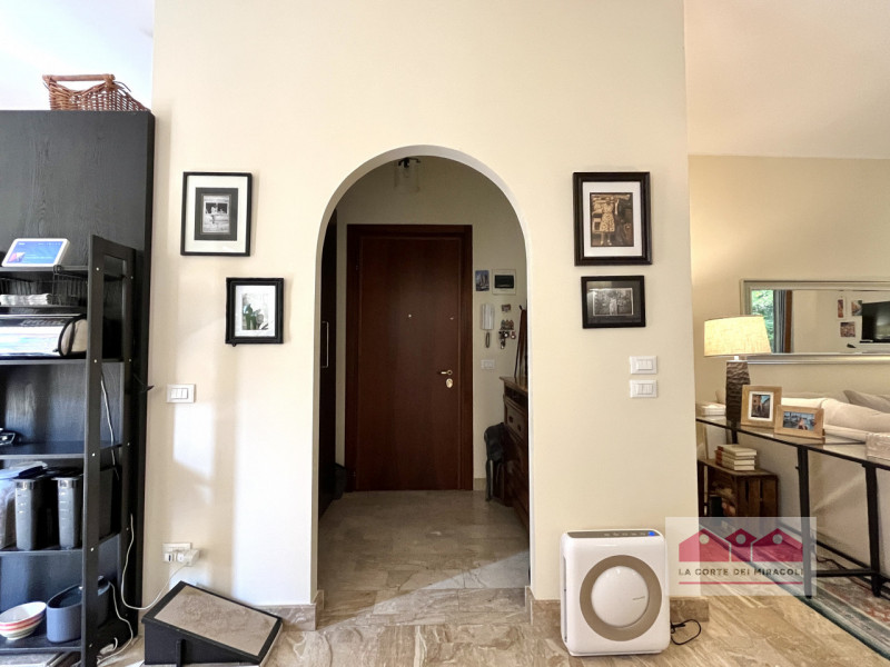 CENTRO STORICO: LUMINOSO TRICAMERE CON TERRAZZE E GARAGE. RIF. 2023X RICHIESTA EURO 2.350

A 5 mi...