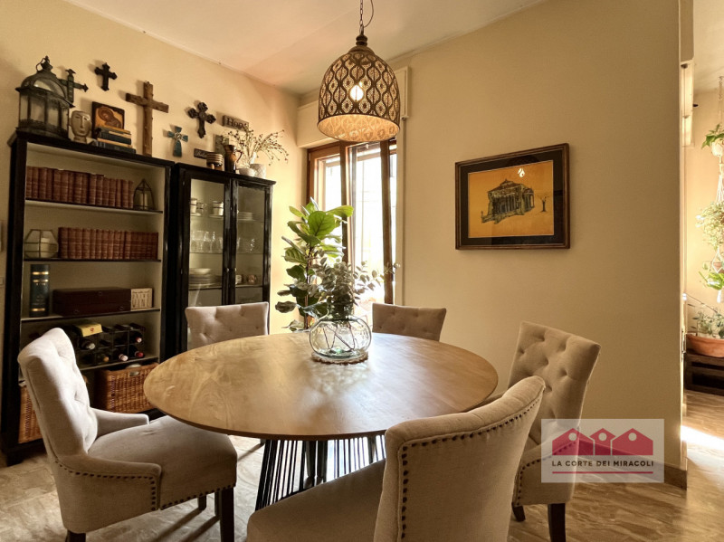 CENTRO STORICO: LUMINOSO TRICAMERE CON TERRAZZE E GARAGE. RIF. 2023X RICHIESTA EURO 2.350

A 5 mi...