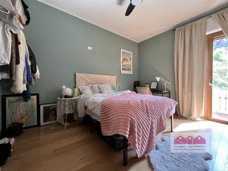 CENTRO STORICO: LUMINOSO TRICAMERE CON TERRAZZE E GARAGE. RIF. 2023X RICHIESTA EURO 2.350

A 5 mi...