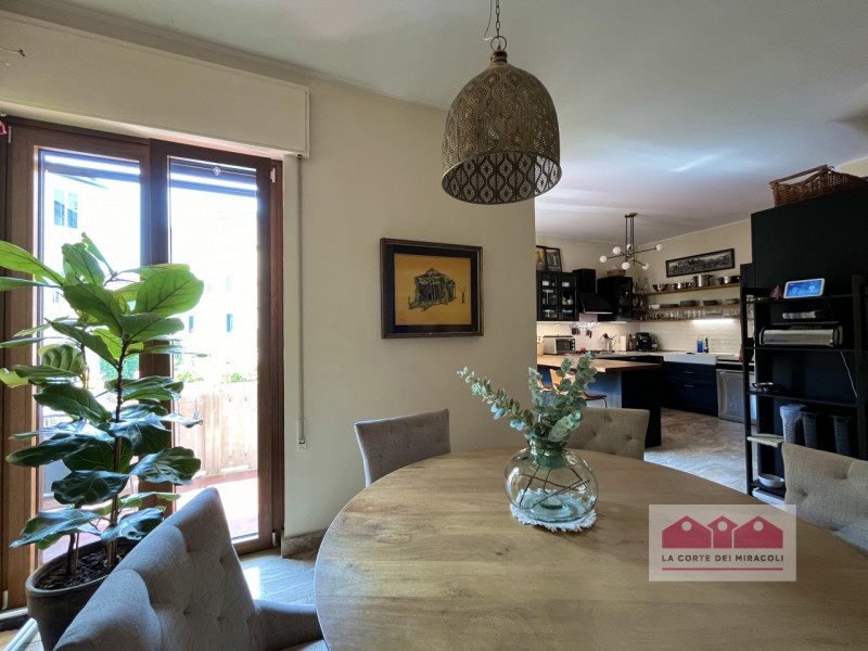 CENTRO STORICO: LUMINOSO TRICAMERE CON TERRAZZE E GARAGE. RIF. 2023X RICHIESTA EURO 2.350

A 5 mi...