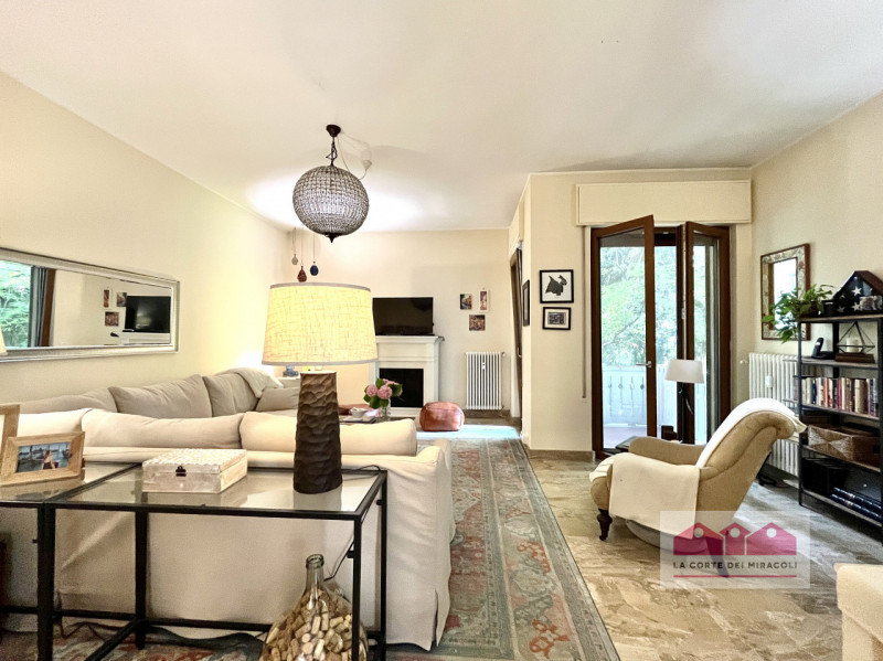 CENTRO STORICO: LUMINOSO TRICAMERE CON TERRAZZE E GARAGE. RIF. 2023X RICHIESTA EURO 2.350

A 5 mi...