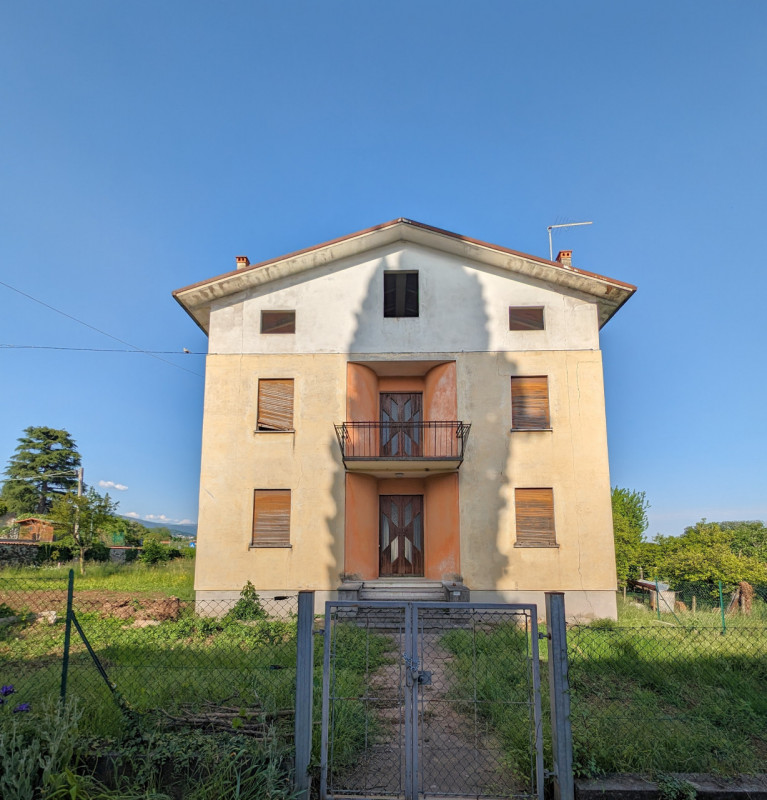 Colceresa - Casa indipendente con giardino e garage € 189.000,00

RIF FBT29 - Unica immobiliare, ...